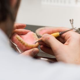 Au Laboratoire Chédel - réparation de dentiers